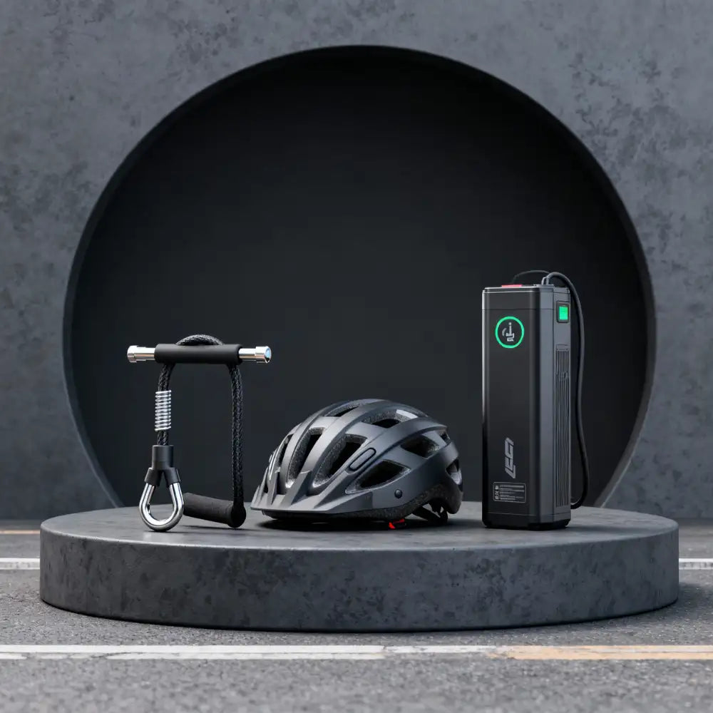 Marken-Fahrradschloss und Zubehör für E-Bikes auf urbanem Hintergrund