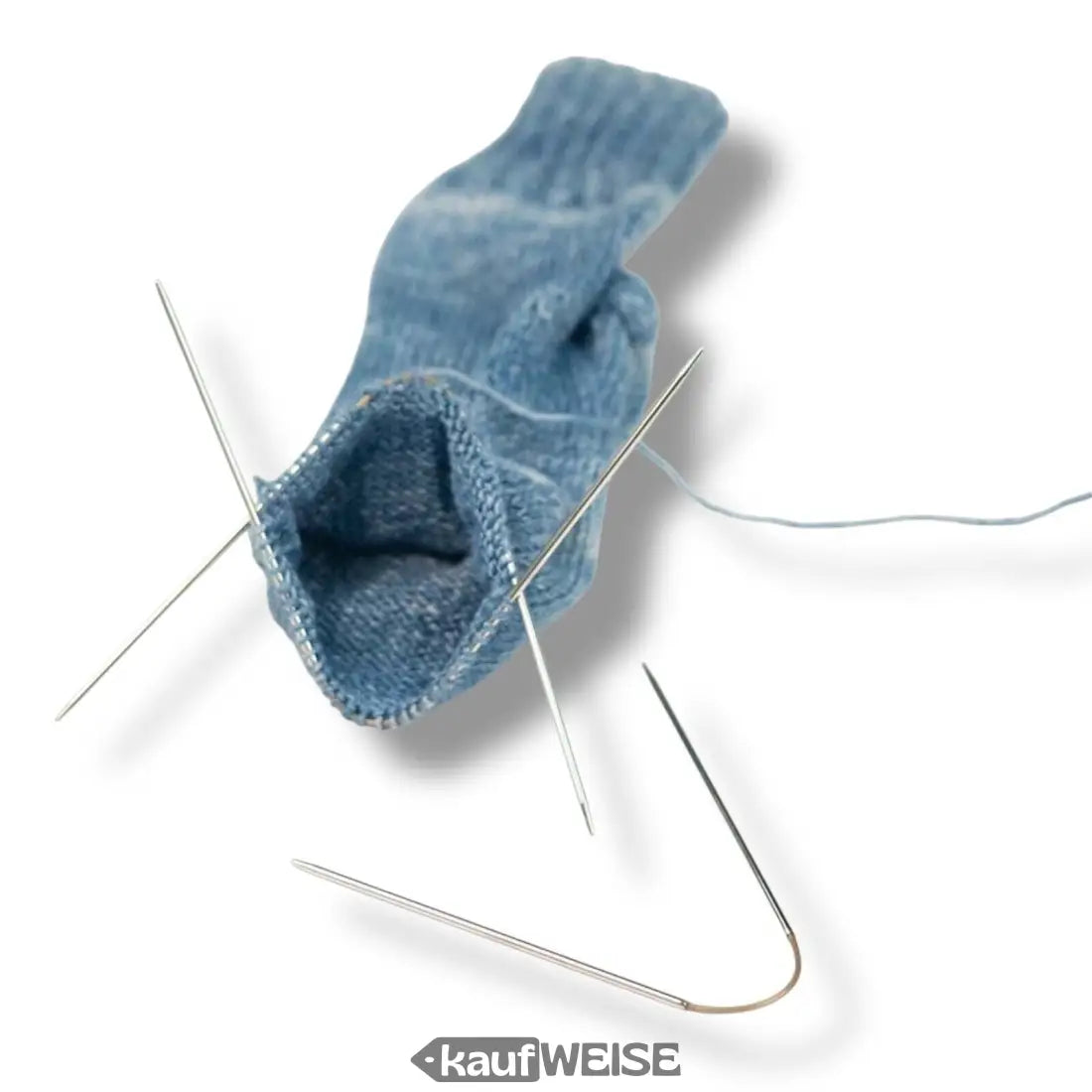 Blauer Stricksocken mit Nadeln von Addi CraSy Trio 21 cm für Sockenstricken