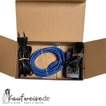 Offenes Karton mit Stromkabel Ethernetkabel und Netzadapter für HuddleCamHD HC10XGYG3C