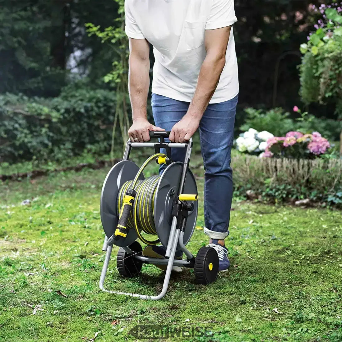 Kärcher Metall Schlauchwagen HT80 M mit gelber und schwarzer Gartenschlauch