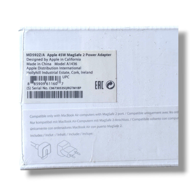 Weißer Karton mit Apple 45W MagSafe 2 Netzteil für MacBook Air neu ovp