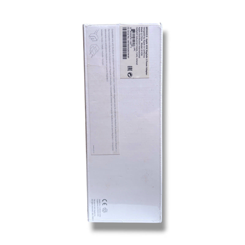Weiße rechteckige Verpackung für Apple 20W USB-C Netzteil, original und neu